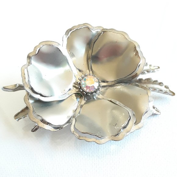 Jewelry - beautiful multi-layered silver tone flower brooch